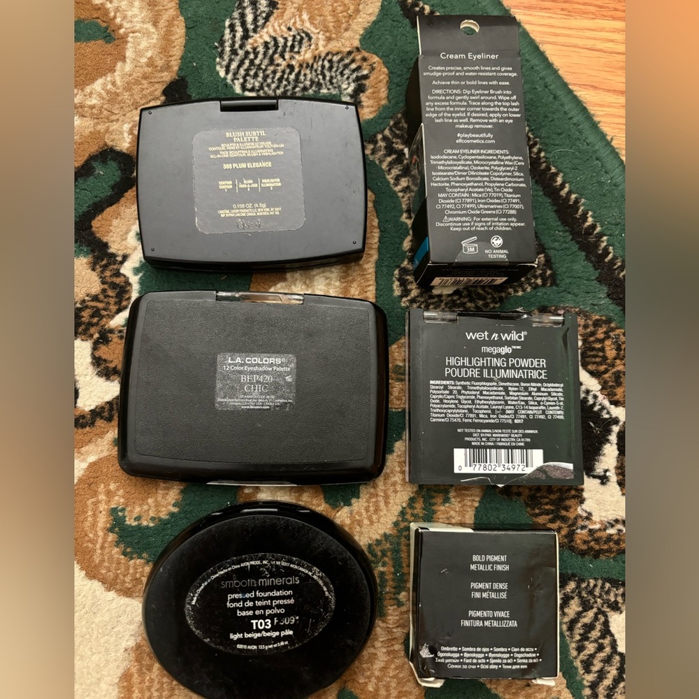 Makeup bundle. - Picture 2 of 4